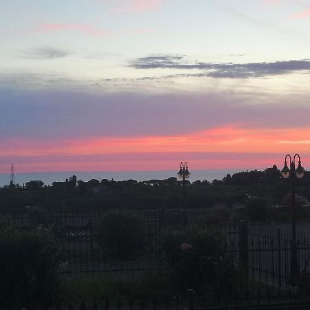 Отель Belvedere House Чивитанова-Альта Экстерьер фото